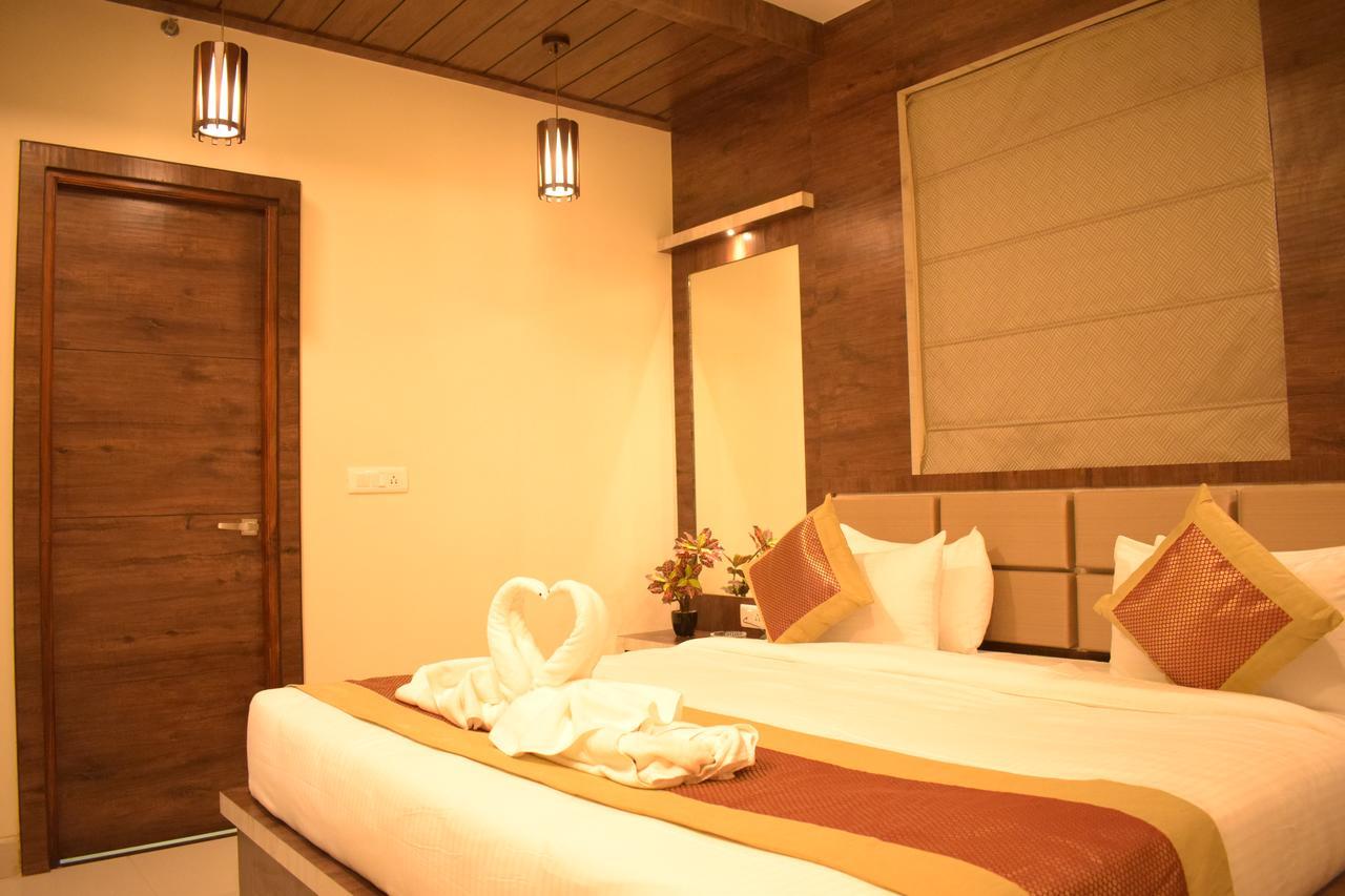 Hotel Uday Palace Varanasi Exterior photo