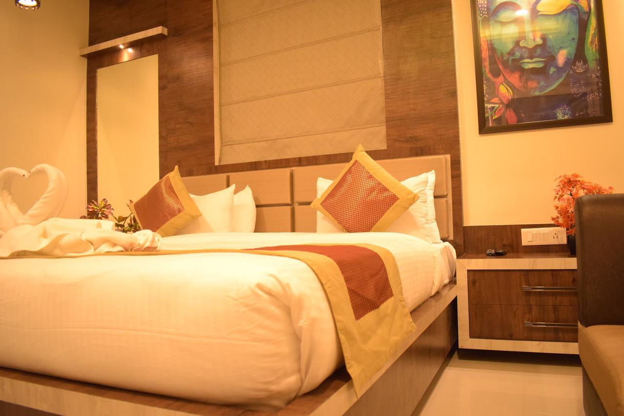 Hotel Uday Palace Varanasi Exterior photo