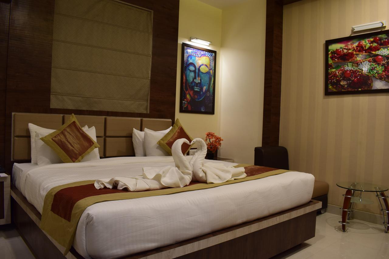 Hotel Uday Palace Varanasi Exterior photo