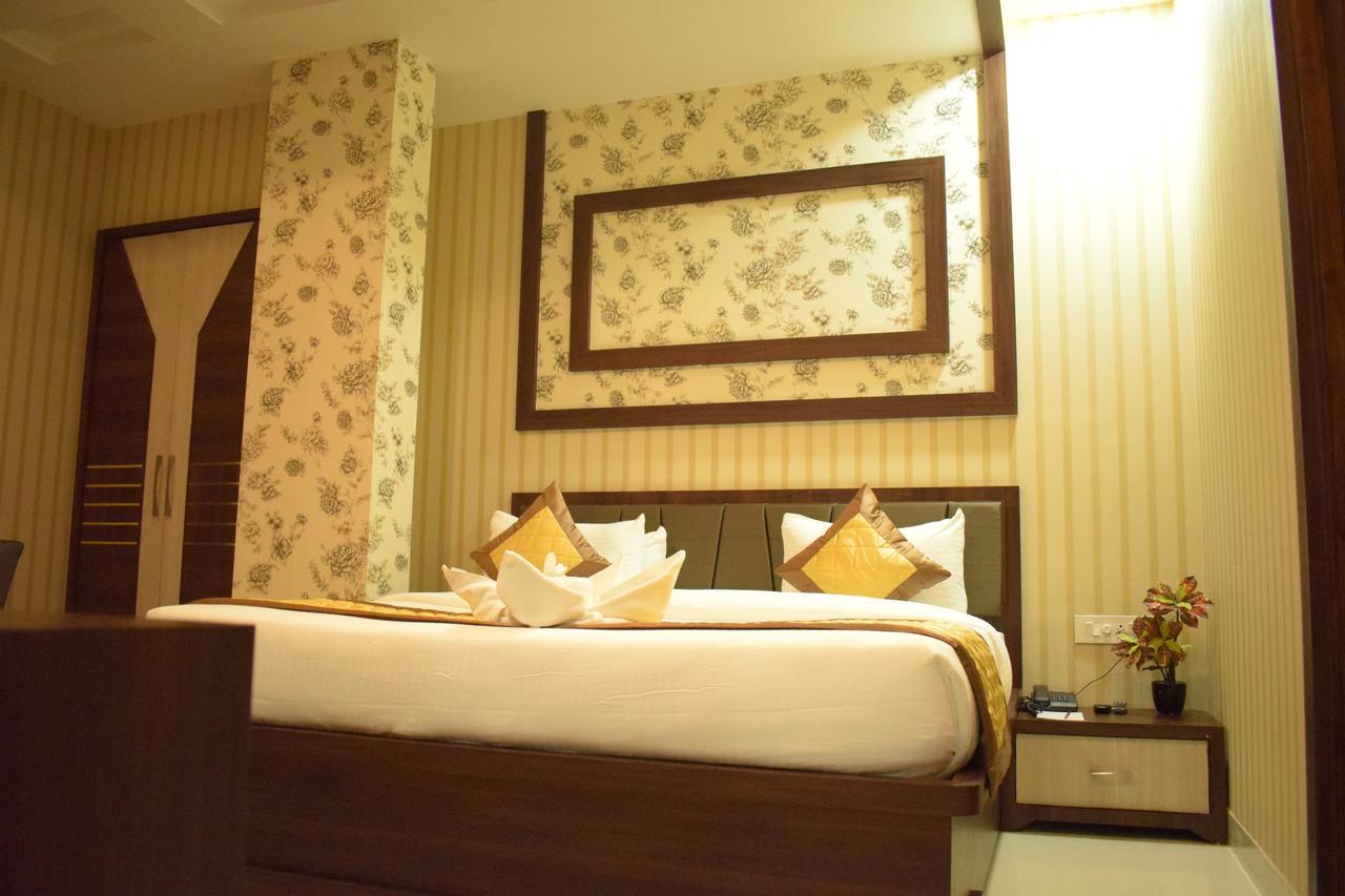 Hotel Uday Palace Varanasi Exterior photo
